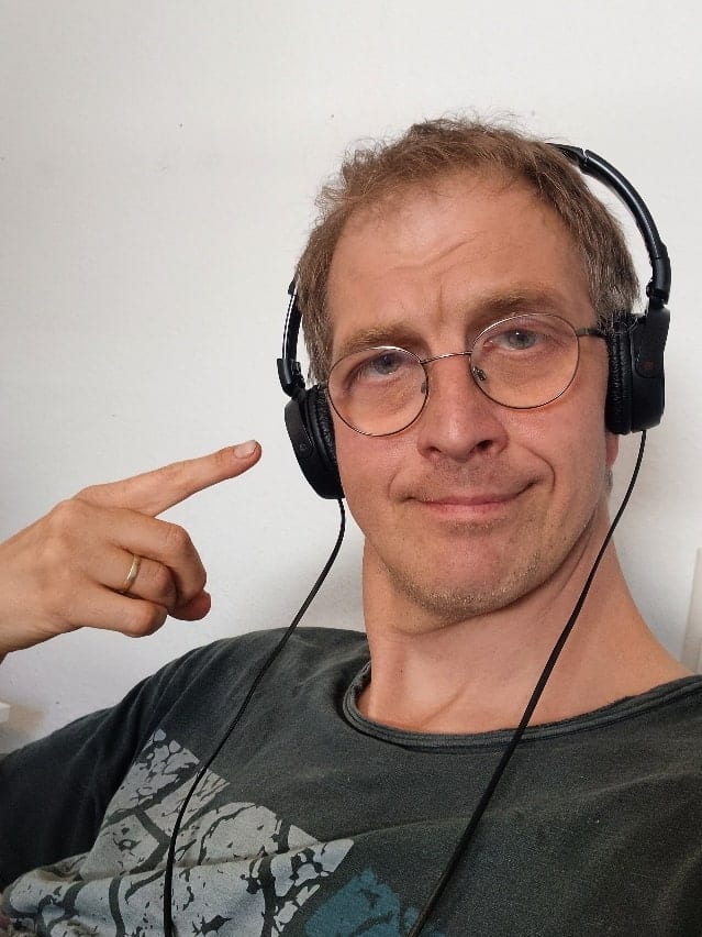 Uli Zeller, hat viele Demenz Podcast zum Umgang mit Demenz gehört und schreibt hier darüber. Sie sollen helfen beim Umgang mit Demenz.