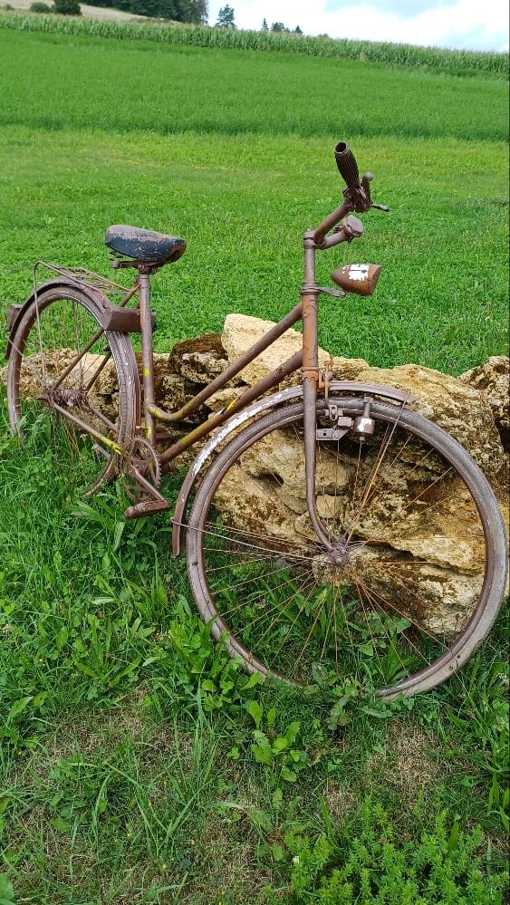 Ein Fahrrad als Symbol für Bewegung im Leben mit Demenz.