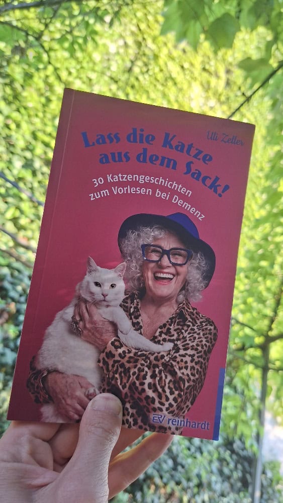 Katzengeschichten_bei_Demenz-Lass_die_Katze_aus_dem_Sack Katzengeschichten bei Demenz: Cover des Buches "Lass die Katze aus dem Sack" - meine Bücher sind für Menschen mit Demenz und ihre Angehörigen.